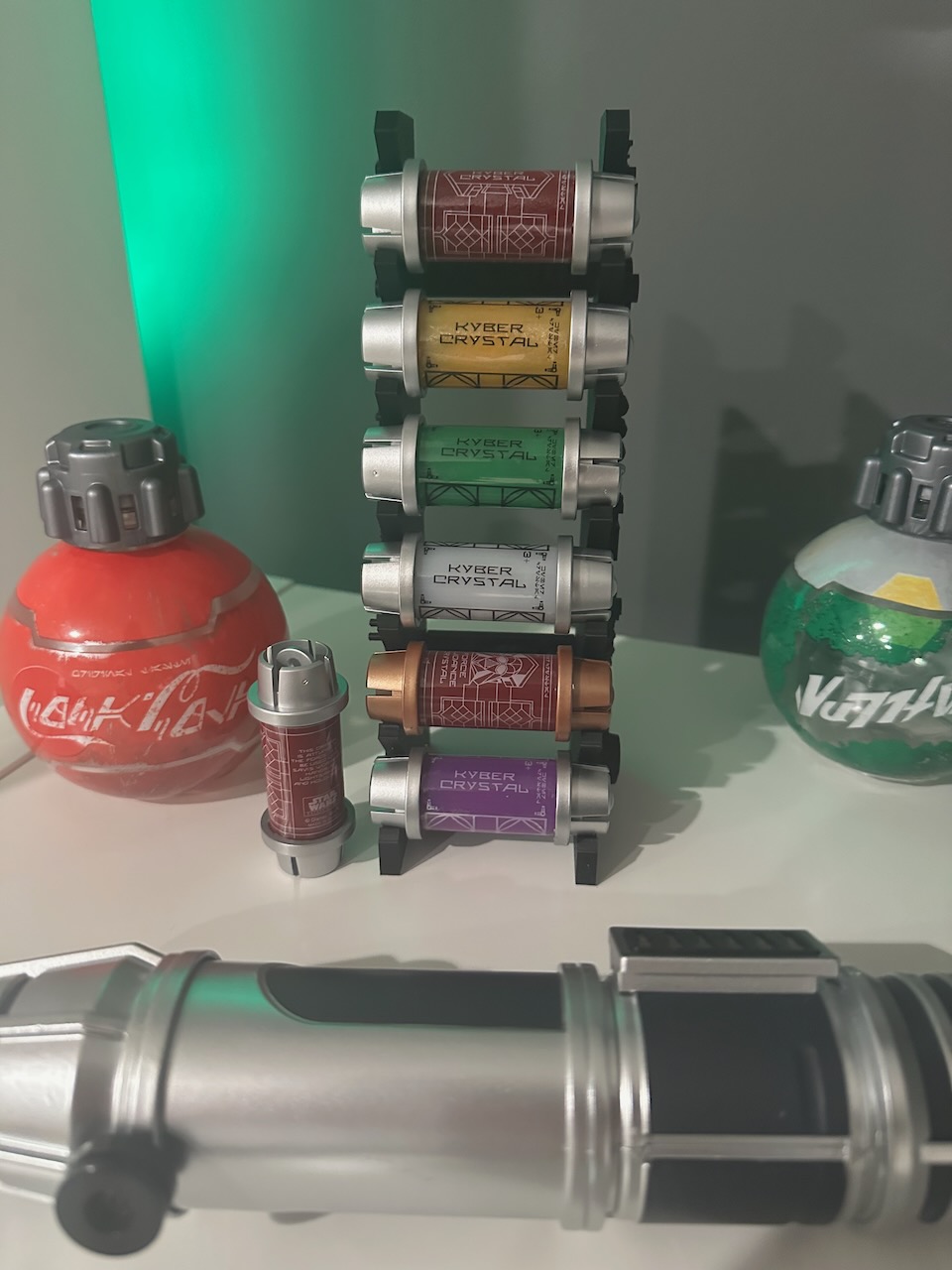 Kyber Crystal Stand